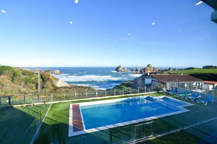 Chalet para 10 personas, con Balcón y Terraza además de Piscina y Vistas en Comarca de Santander