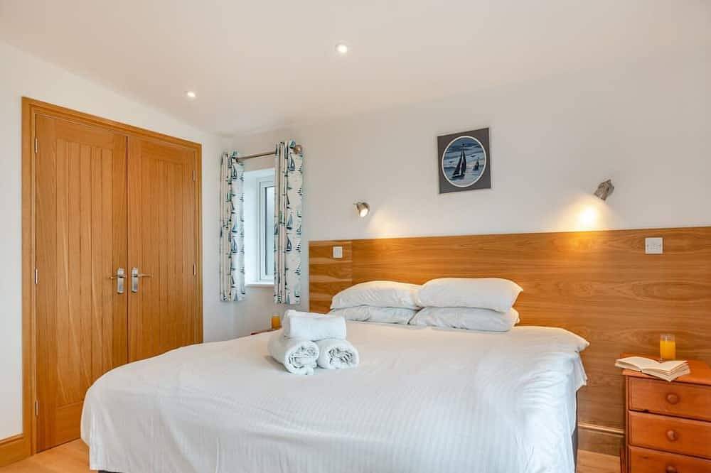 Spectacular Coastal House with Views Across Aberdovey Estuary in Aberdovey, Snowdonia