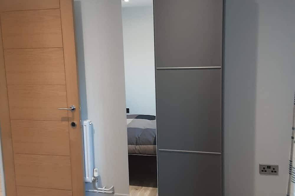 Entire apartment, Room 2 in shared apartment 2 The Maltings in Shepton Mallet, Somerset