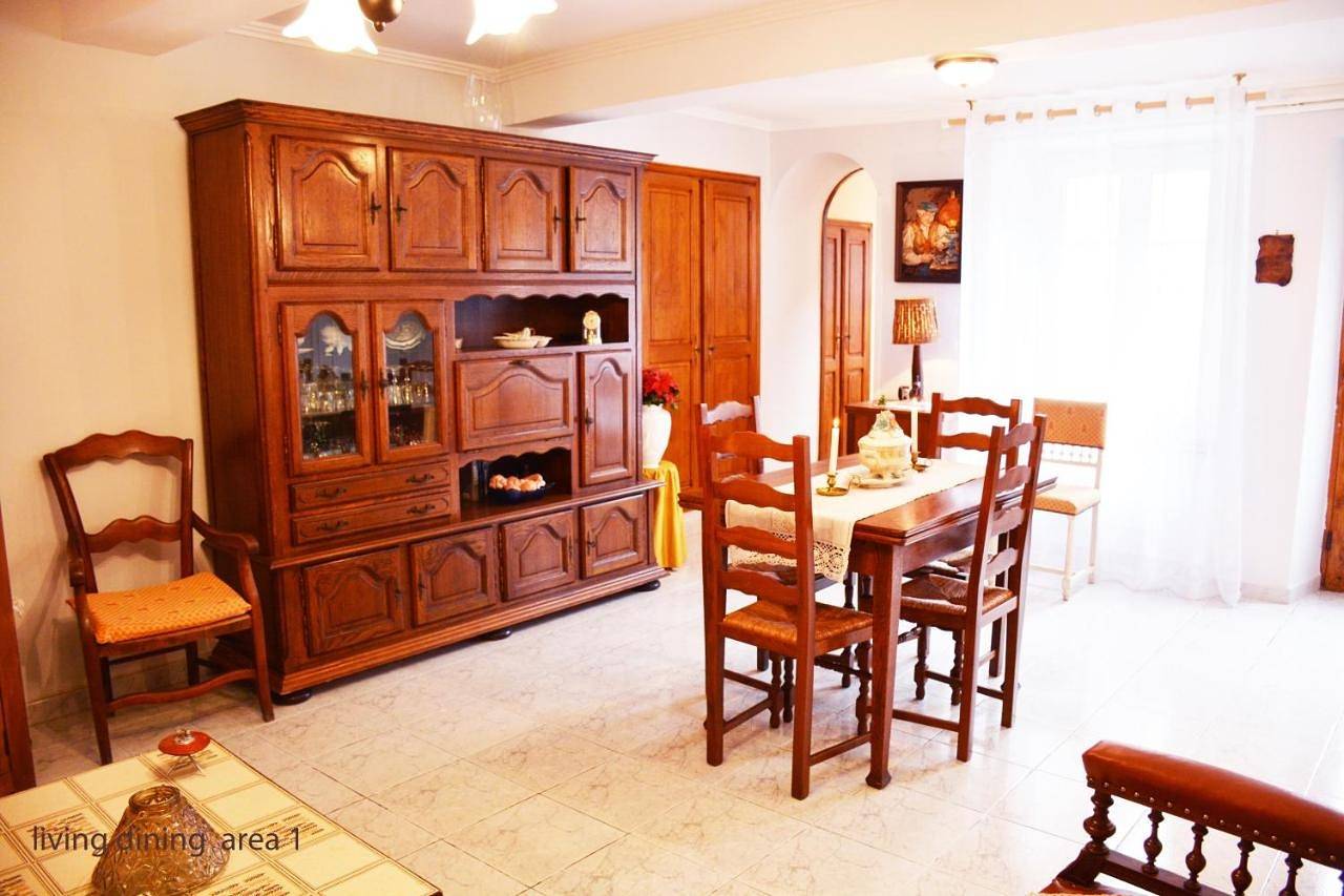 Three-Bedroom House in Cesseras, Région de Béziers