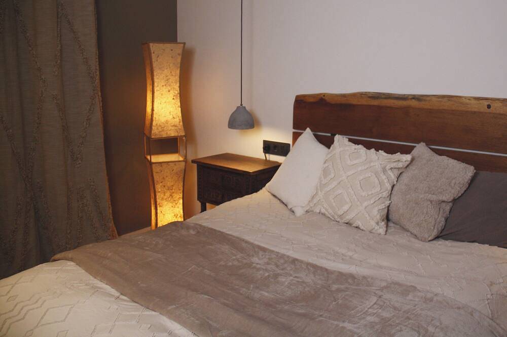 Private sea-view guest house, 2 bedrooms near Barcelona on a private estate in Supermaresme, San Andrés de Llavaneras