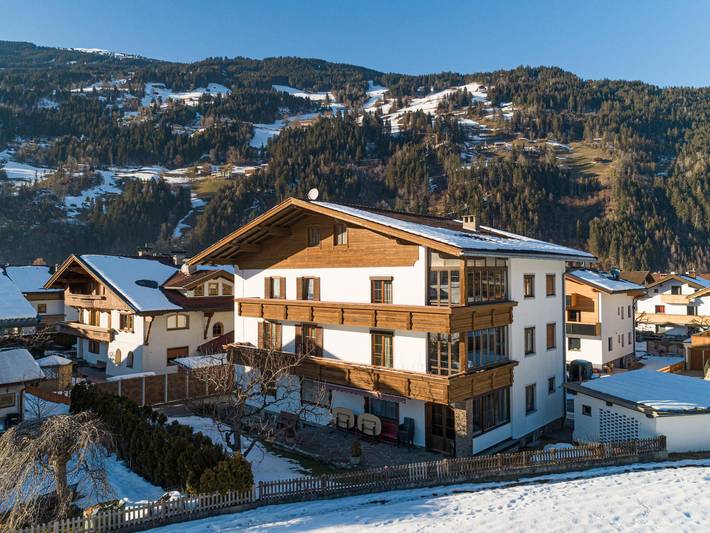 Ferienhaus für 20 Personen, mit Balkon und Terrasse sowie Garten in Zell am Ziller