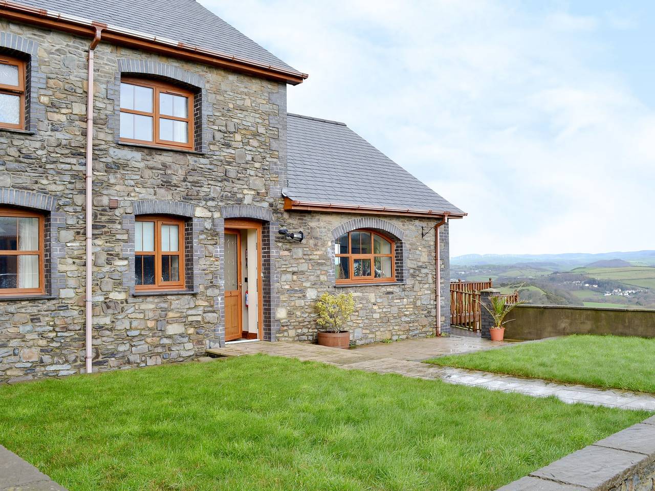 Holiday Rental for 6 People in Ceredigion, Mid-Wales