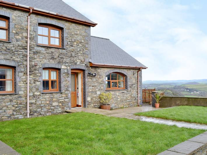 Cottage for 6 people, with garden in Mid-Wales