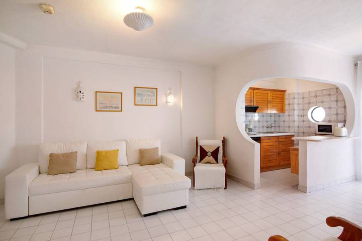Appartement entier, Appartement 'T1 Antonio Henriques' avec piscine partagée, balcon et Wi-Fi in Monte Choro, Albufeira e Olhos de Água