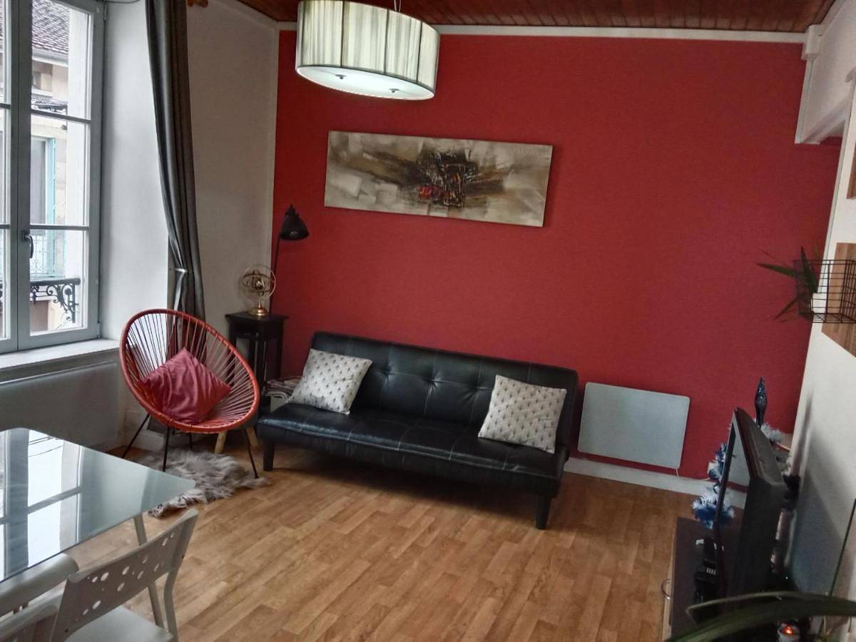 Appartement entier, Two-Bedroom Apartment in Luxeuil-les-Bains, Haute-Saône