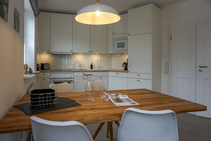 Ganze Wohnung, 3-Raum-Appartement im Erd- und Untergeschoss mit ca. 75m² Nutzfläche in Wenningstedt, Sylt
