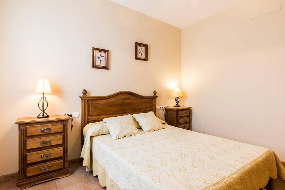 Alojamiento con piscina y pista de pádel in El Padul, Provincia de Granada