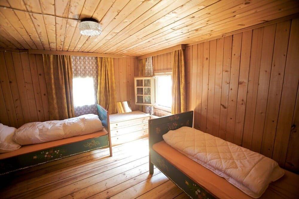 1 Min.vom Skigebiet,sehr altes Haus mit Charm, Sauna und Wasserfall hinterm Haus in Kappl, Verwall