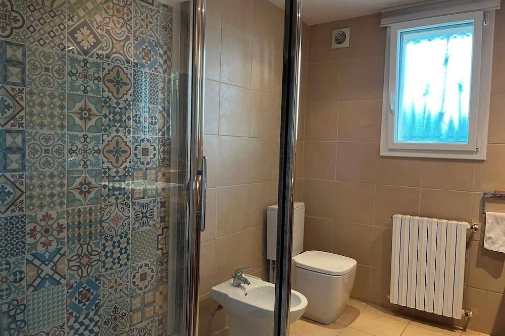 Apartamento entero, A peaceful spot surrounded by nature near the ocean, with a view of the Pyrenees! Perfect for 8 people! in Briscous, Region de Bayona
