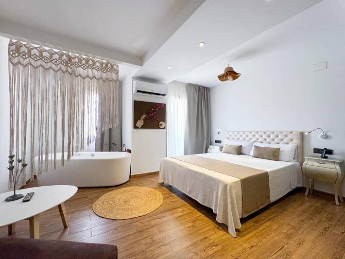 Hôtel pour 4 personnes, avec piscine et jardin, adapté aux familles