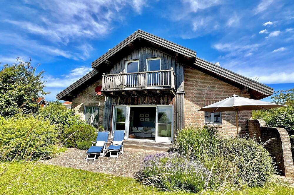 Exklusives Ferienhaus, zu Fuß zum Strand, ruhig mit Blick ins Naturschutzgebiet in Hohwacht, Hohwachter Bucht