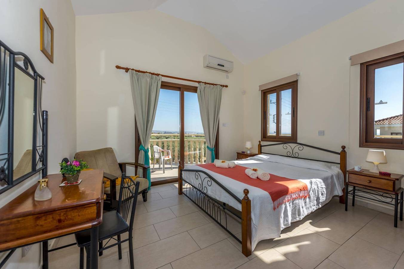 Villa Cypria Maria by Villa Plus in Peyia, Südzypern