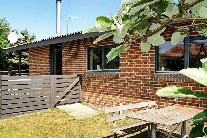 Ferienhaus für 6 Personen, mit Terrasse und Sauna in Vorupør