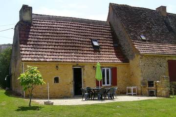 Gîte pour 8 personnes, avec piscine ainsi que jardin et terrasse à Siorac-en-Périgord