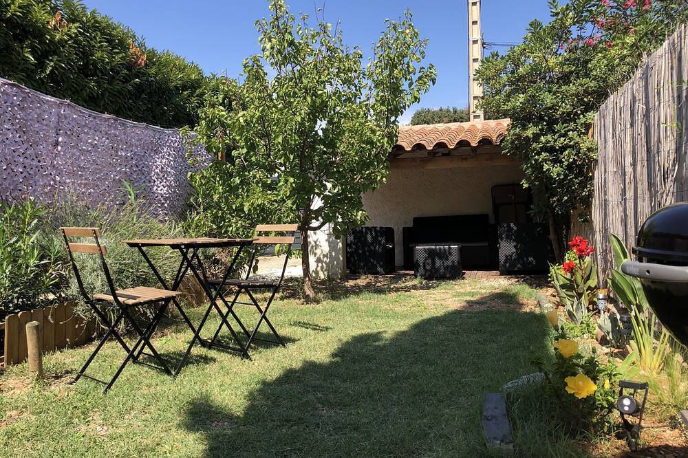 Air-conditioned cabana with Mediterranean garden 9 minutes from the sea in Frontignan, Mittelmeerküste (Frankreich)
