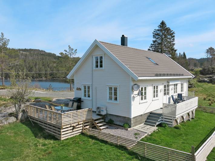 Ferienhaus für 6 Personen, mit Terrasse und Seeblick