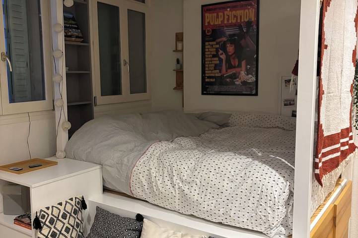 Appartement entier, Charmant petit studio avec vue lac et montagne depuis le lit. in Évian-les-Bains, Région de Thonon-les-Bains