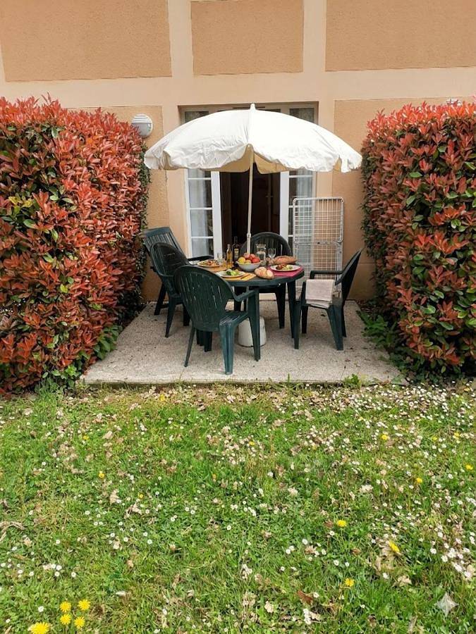 Appartement de vacances pour 4 personnes, avec jacuzzi et piscine ainsi que bassin pour enfant et jardin, animaux acceptés