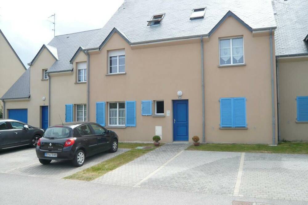Entire apartment, Charming Garden Apartment in Barfleur - 1Br, Wifi, Parking, Bbq in Barfleur, Cherbourg region