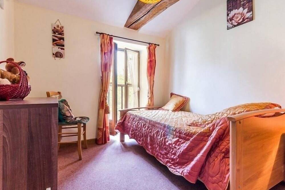 Gîte Rénové avec Étang, Proche Nantes, Wi-Fi, Équipements Bébé in Corcoué-sur-Logne, Région de Nantes