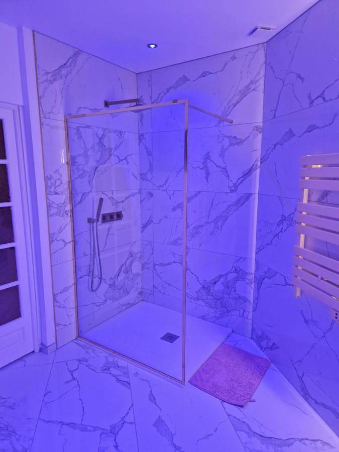 Maison Chic avec jacuzzi Nogent sur Oise Yaospa60 in Nogent-sur-Oise, Oise