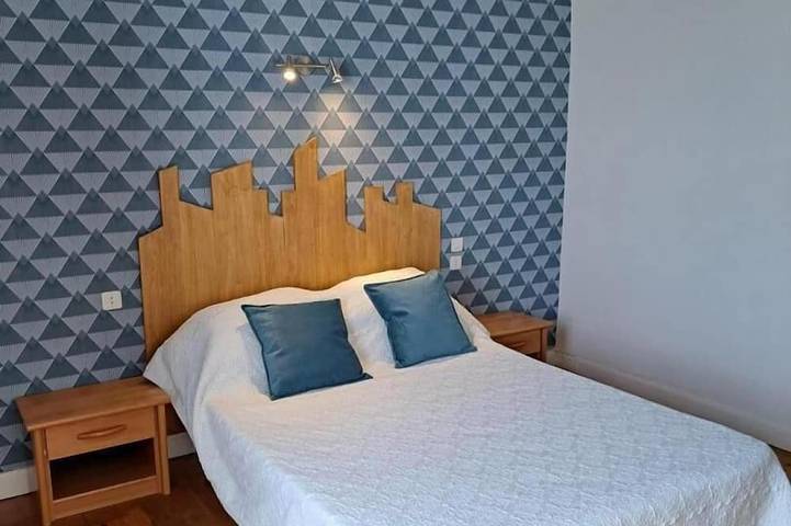 Location de vacances pour 10 personnes, avec jardin à Lavergne - 3