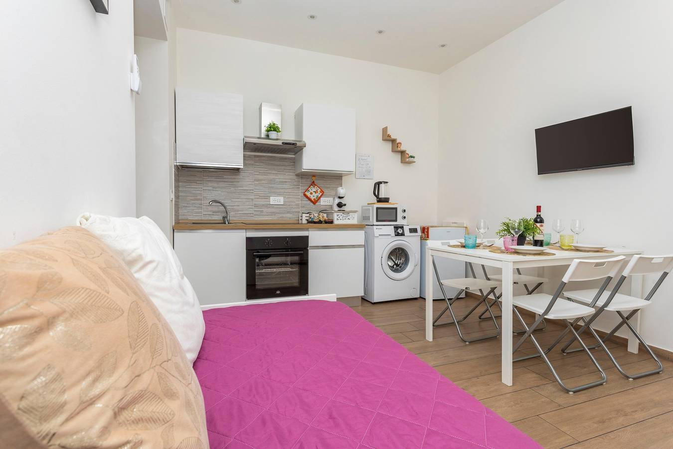 Ganze Wohnung, Apartment 'Il Tulipano House' mit privater Terrasse, Wlan und Klimaanlage in Catania, Catania Provinz