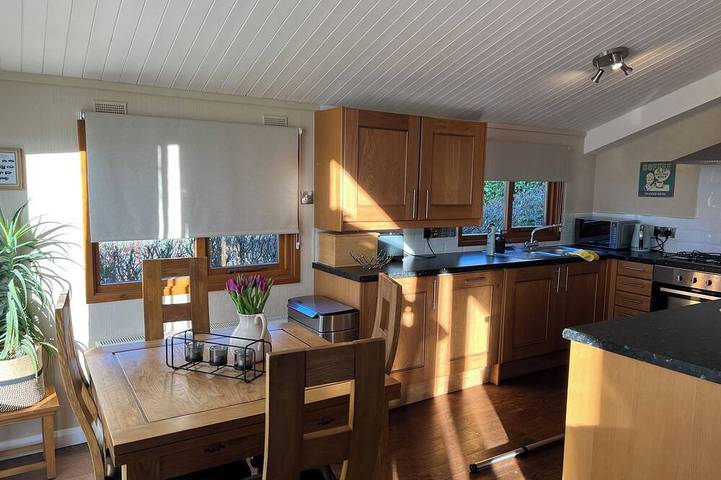 A homely lodge in a tranquil setting with lake view in Lake District