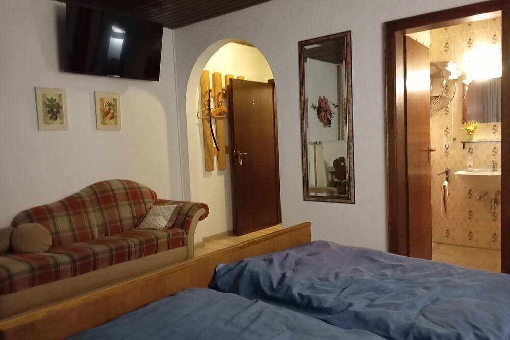 Ganze Wohnung, Gemütliche 130 qm große Ferienwohnung, ebenerdig, für Familien und Urlauber. in Drachselsried, Ostbayern