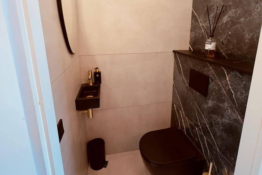Modern Holiday Home La Playa: near the beach, with 40 degree Jacuzzi! in Bergen op Zoom, Noord-Brabant