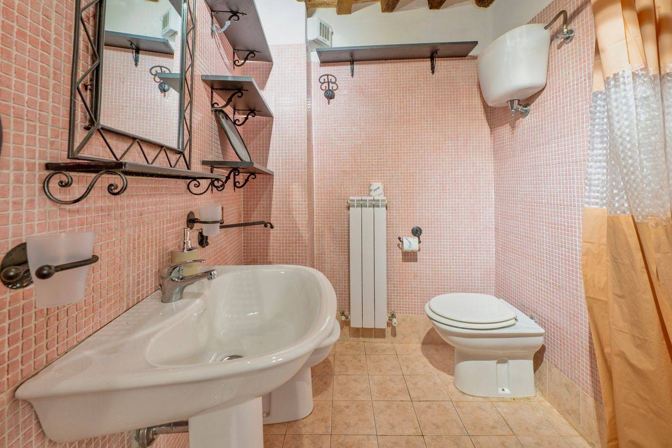 Apartamento entero, Guesthost - Comfy 2-Level Apartment near Perugia in Perugia, Provincia de Perugia