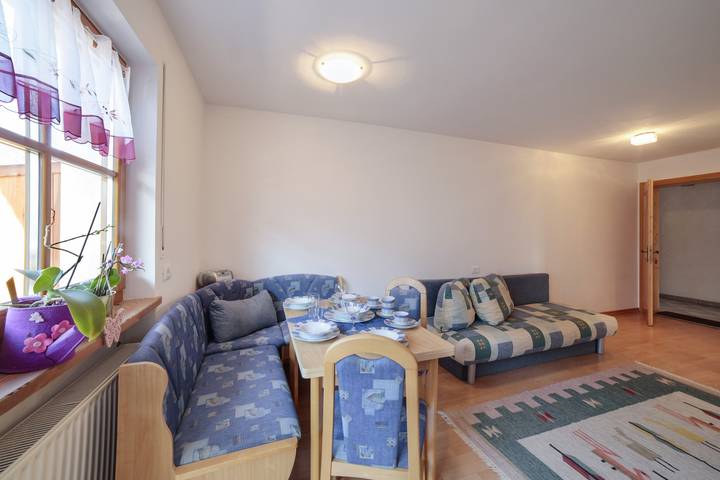 Entire apartment, Cosy Strickerhof Apartment 2 with Mountain View & Balcony in Sant'Orsola, San Leonardo in Passiria