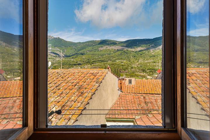 Appartamento casa vacanze 'Casa Arancio' con splendida vista sulle montagne e Wi-Fi in Campo nell'Elba, Arcipelago Toscano