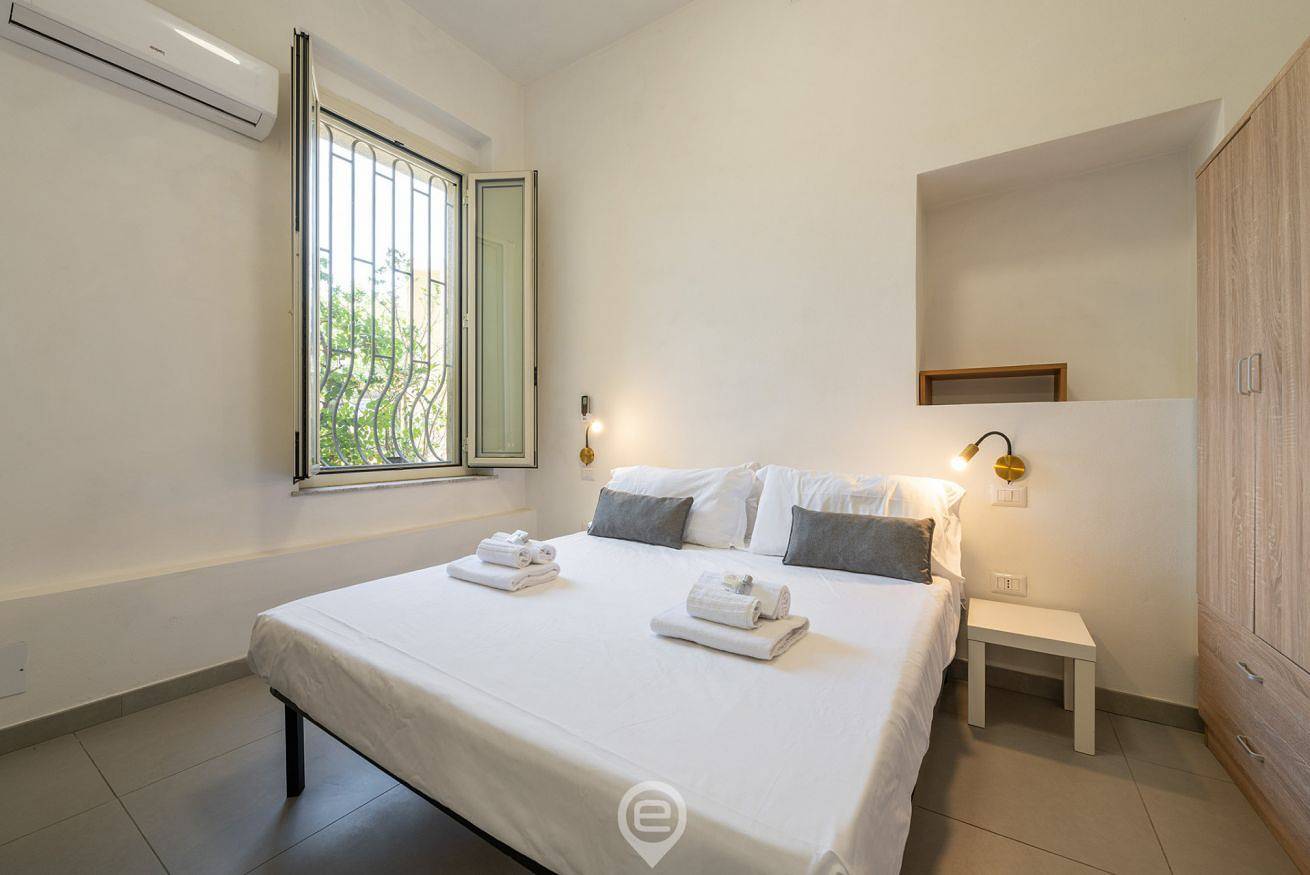 Ganze Wohnung, Ferienwohnung für 4 Personen mit Balkon/Terrasse in Bonaria, Cagliari