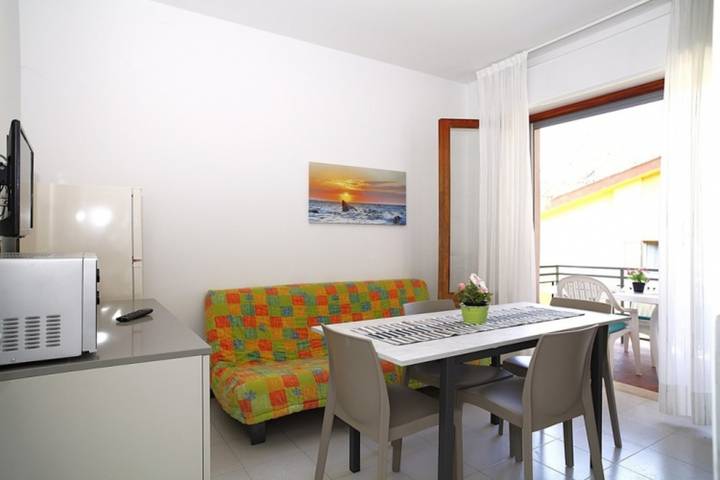 Apartamento entero, Amplia casa de vacaciones en una ubicación cómoda. in Lignano Pineta, Lignano Sabbiadoro
