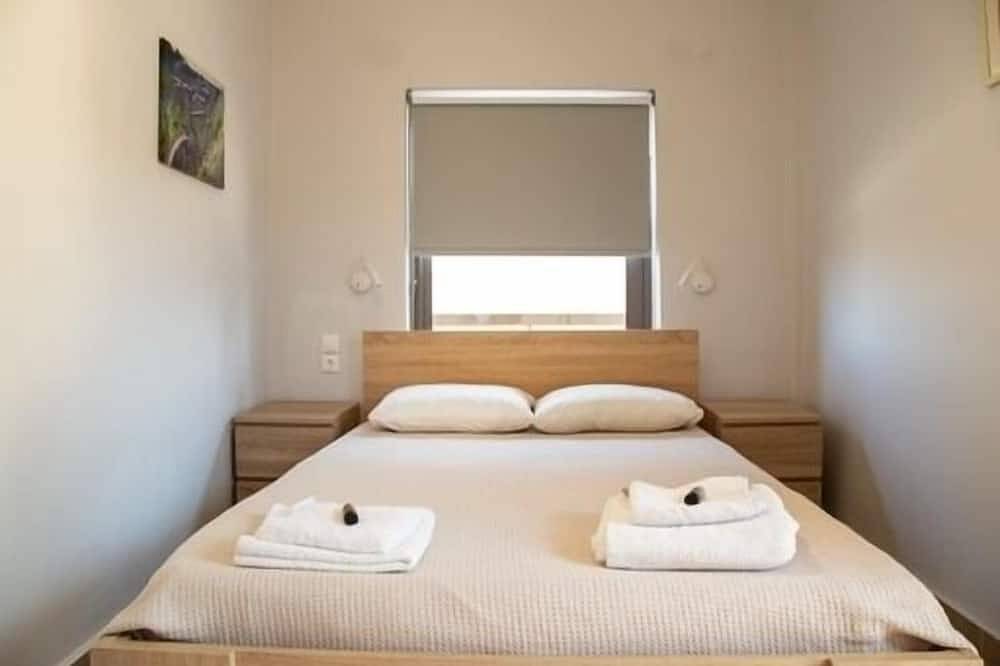 Ganze Wohnung, Spacious Modern Room on Agia Marina Beach in Kato Stalos, Agia Marina