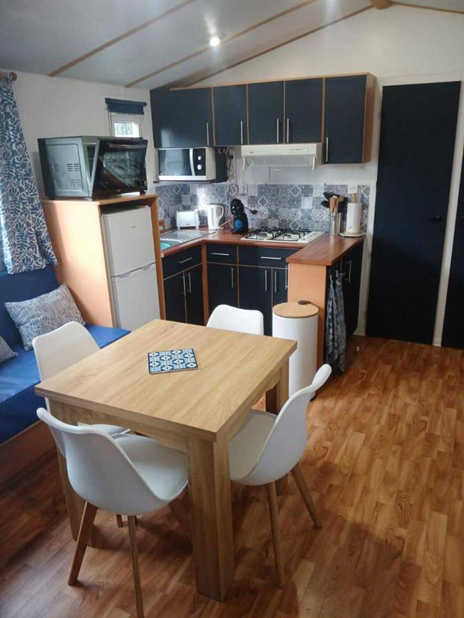 Location de vacances pour 8 personnes, avec terrasse ainsi que jardin et piscine à Vironchaux - 2