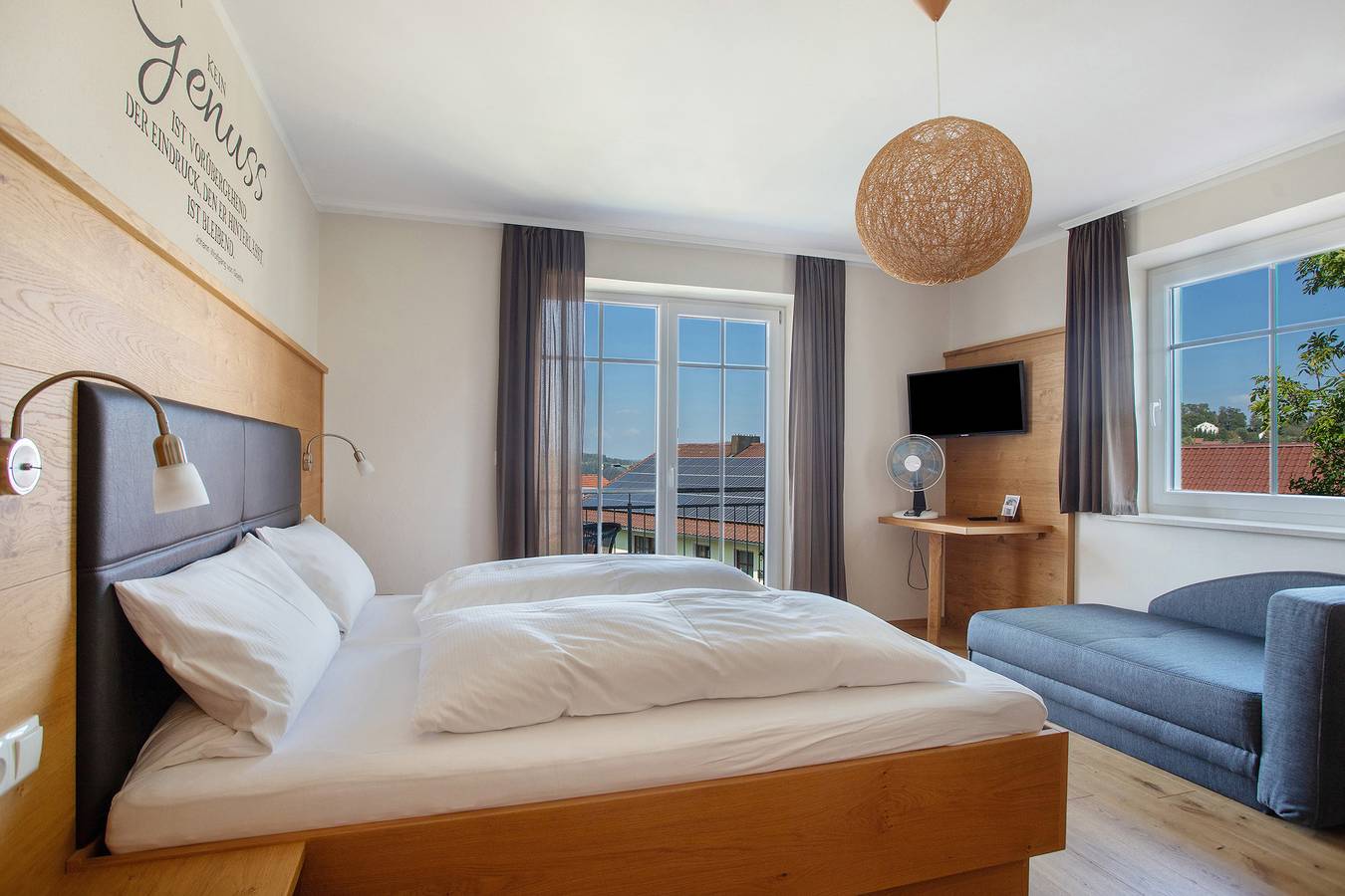 Zimmer 16 - Doppelzimmer Mit Schlafsofa mit Bergblick, Gemeinschaftsterrasse und Wi-Fi in Breitenberg, Ostbayern