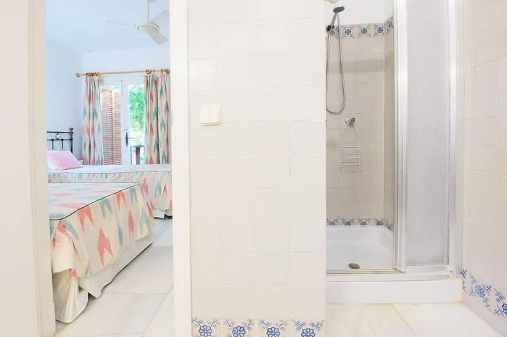 Villa Bonaire in erster Meereslinie  mit Pool und privatem Zugang zum Meer in Caló de ses Dones (Santanyí), Santanyí