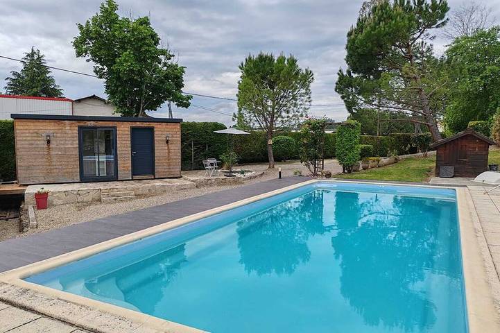 Gîte pour 2 personnes, avec piscine à Mézin