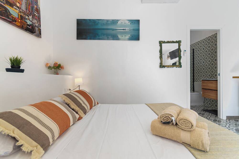 Appartement entier, Fully equipped studio, 15 minutes from downtown Bcn, 8 min. walk from the beach in Sant Adrià de Besòs, Barcelonès