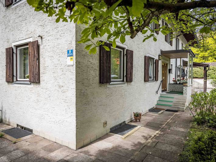 Gästehaus Christa Mauerer - sonniges Einzelzimmer 19 qm mit Bergblick und eigenem Etagenbad in Bad Reichenhall, Berchtesgadener Alpen