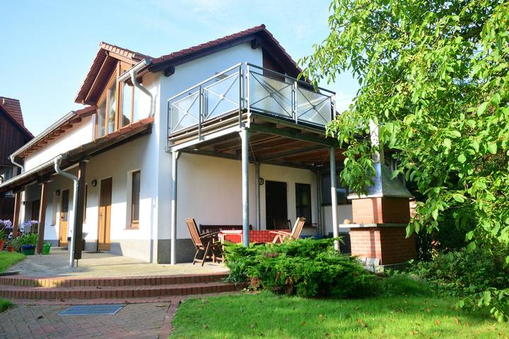 Ferienwohnung für 3 Personen, mit Balkon und Terrasse sowie Garten und Ausblick am Schweriner See
