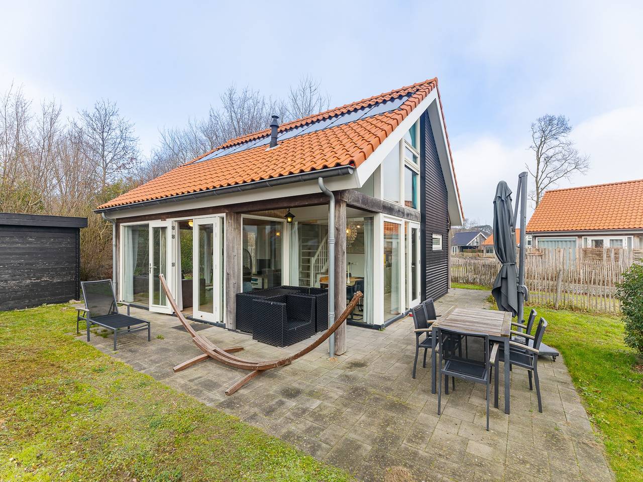 Ferienhaus für Familien an der Küste mit umzäuntem Garten in Renesse Strand, Renesse