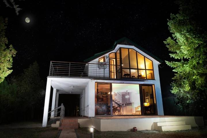 Villa für 8 Personen, mit Balkon und Terrasse sowie Garten und Ausblick in Serbien