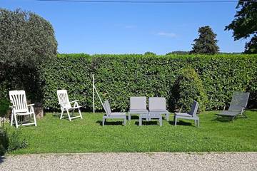 Gîte pour 2 personnes, avec terrasse et jardin à Roussas
