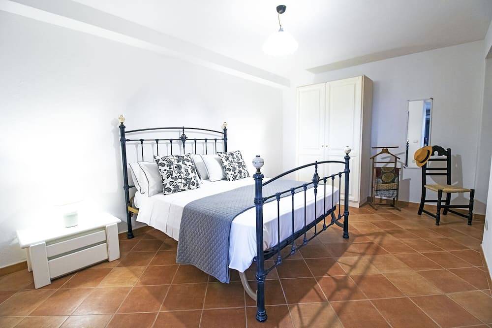 Ganze Wohnung, Nido: private apartment with sea-sunset view, surrounded by nature in Ischia in Forio, Ischia