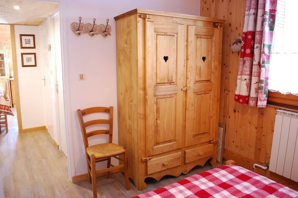 Appartement entier, 45m2 apartment - Renovated - South facing - Ground floor - 5 people - in Ceillac, Queyras