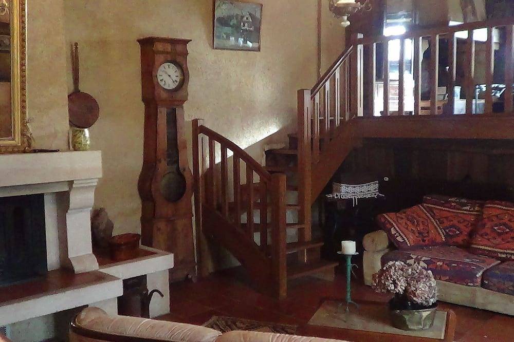 Casa de piedra Périgourdine del siglo Xvi, gran cocina de verano equipada, wifi in Campsegret, Périgord Pourpre